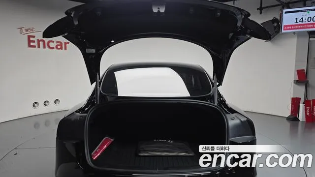 Tesla Model 3 — Фото автомобиля 19