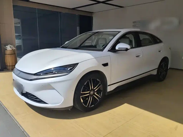Фотография автомобиля — BYD Qin L