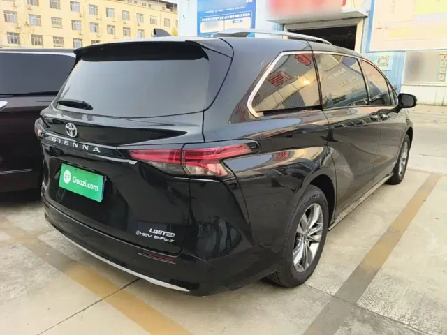 Toyota Sienna — Фото автомобиля 6