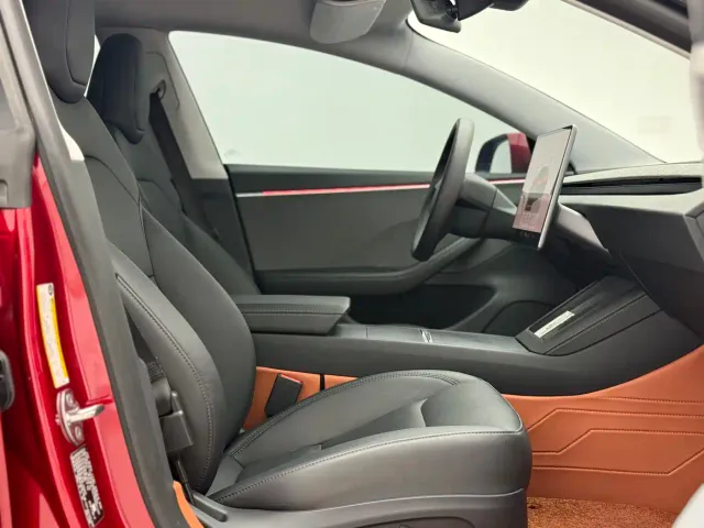 Tesla Model 3 — Фото автомобиля 16