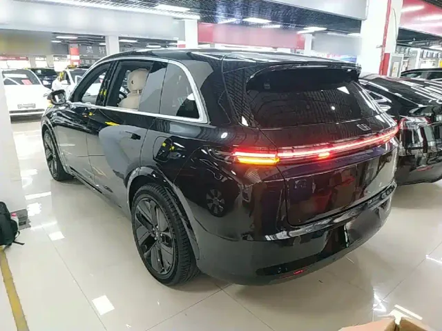 Li Auto L7 — Фото автомобиля 4