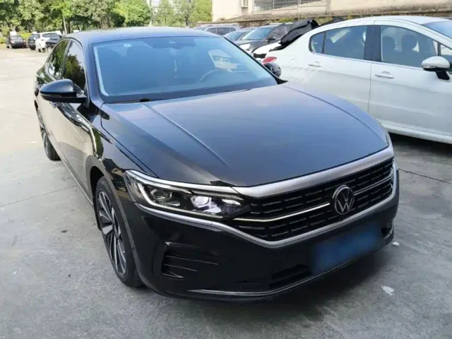 Volkswagen Passat — Фото автомобиля 3