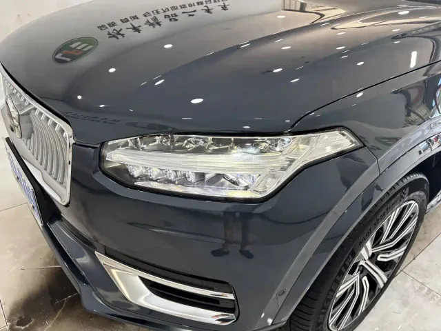 Volvo XC90 — Фото автомобиля 8