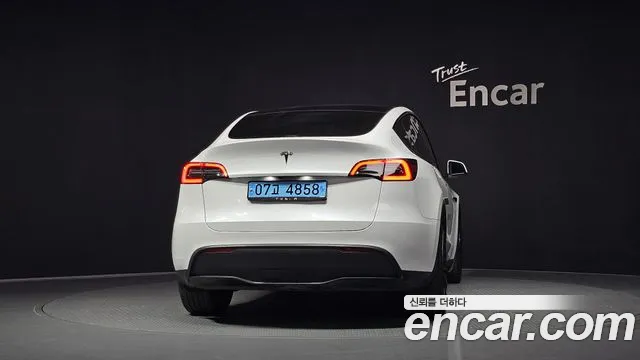 Tesla Model Y — Фото автомобиля 4