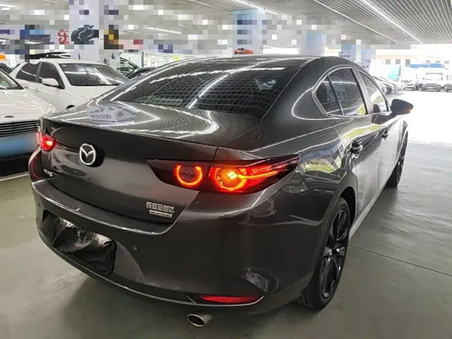 Mazda Axela — Фото автомобиля 6