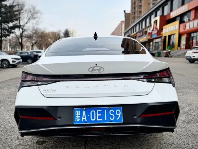 Hyundai Elantra — Фото автомобиля 5