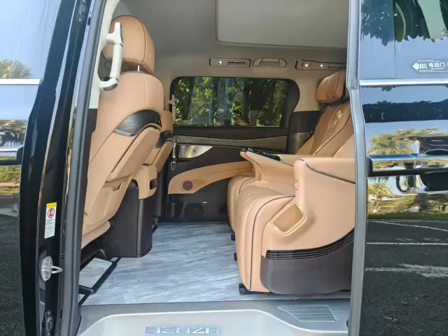 Denza D9 — Фото автомобиля 6
