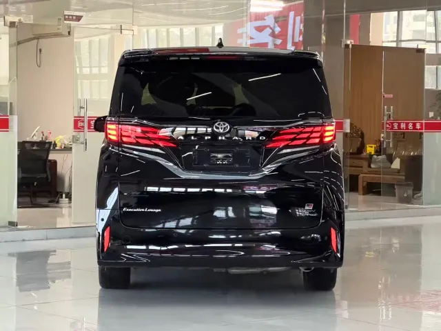 Toyota Alphard — Фото автомобиля 3