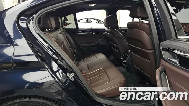 BMW 5 Series G30 — Фото автомобиля 12