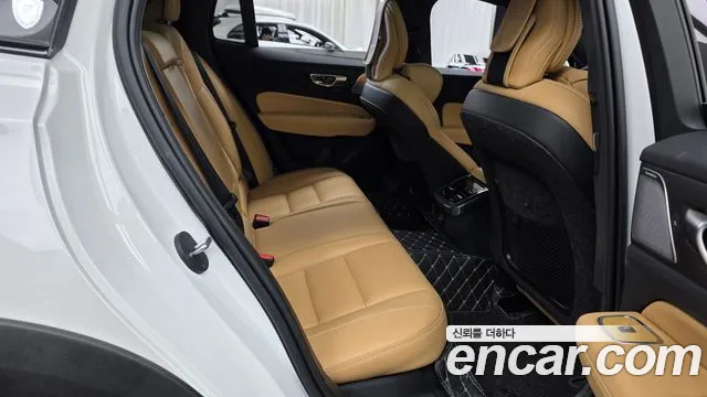 Volvo V60 Cross Country 2nd Gen — Фото автомобиля 17