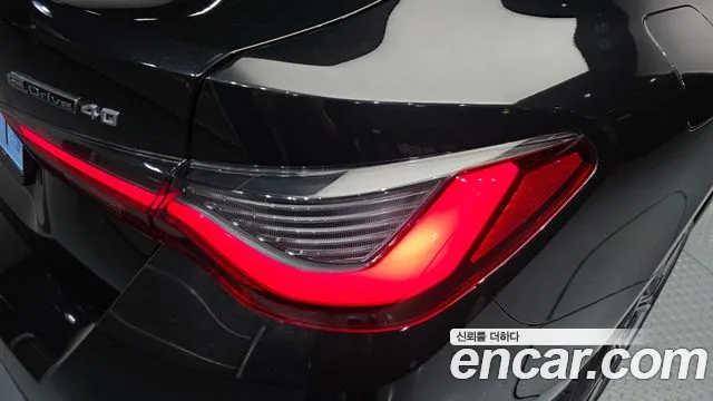BMW i4 — Фото автомобиля 22