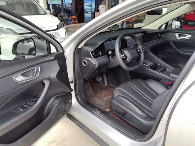 Roewe D7 — Фото автомобиля 15