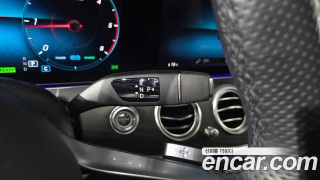Mercedes-Benz E-Class — Фото автомобиля 3