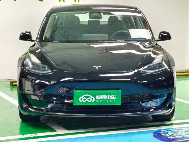 Tesla Model 3 — Фото автомобиля 4