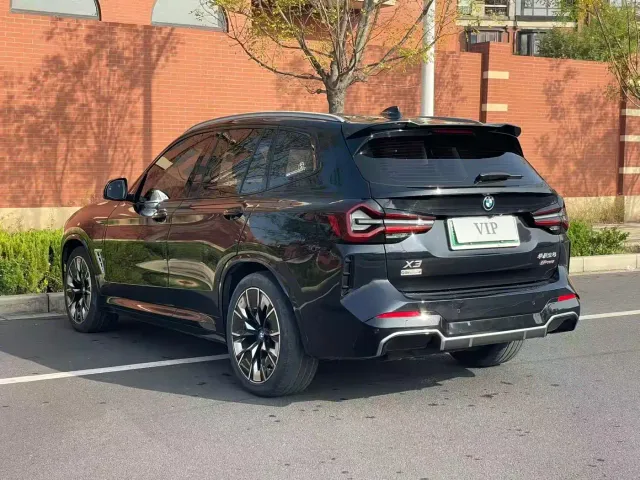BMW iX3 — Фото автомобиля 7