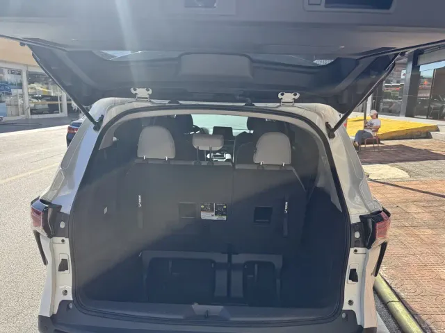 Toyota Sienna — Фото автомобиля 7