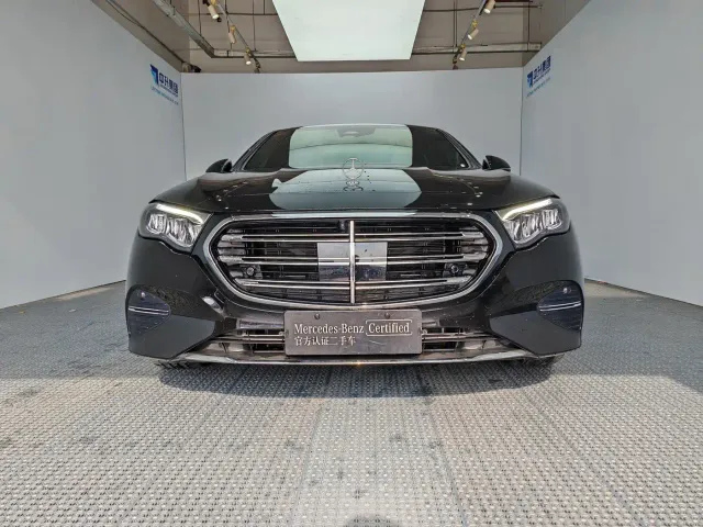 Mercedes-Benz E-Class — Фото автомобиля 2