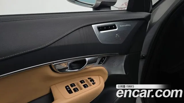 Volvo XC90 — Фото автомобиля 28