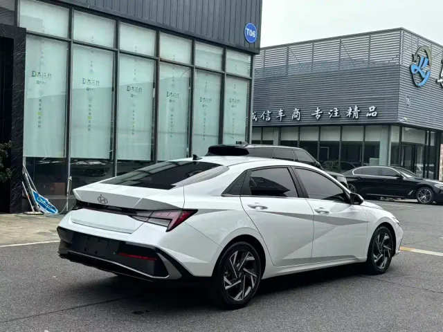 Hyundai Elantra — Фото автомобиля 9