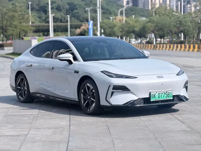 Geely Galaxy E8 — Фото автомобиля 3