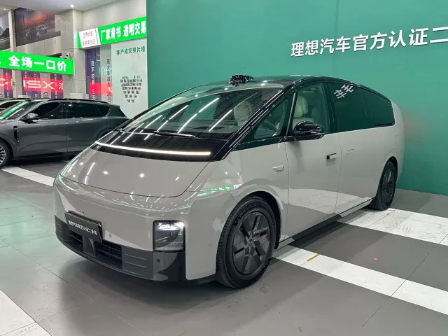 Li Auto MEGA — Фото автомобиля 14
