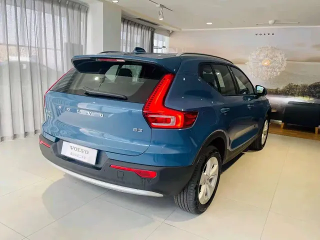 Volvo XC40 — Фото автомобиля 3