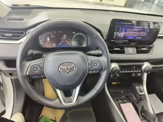 Toyota RAV4 — Фото автомобиля 6