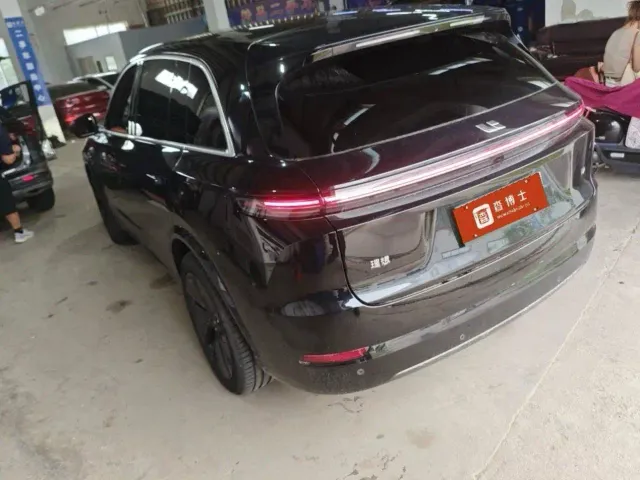 Li Auto L7 — Фото автомобиля 4