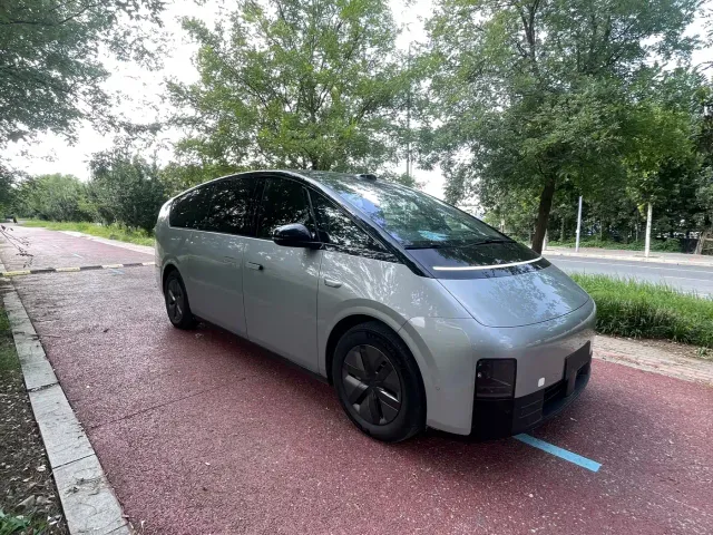 Li Auto MEGA — Фото автомобиля 3