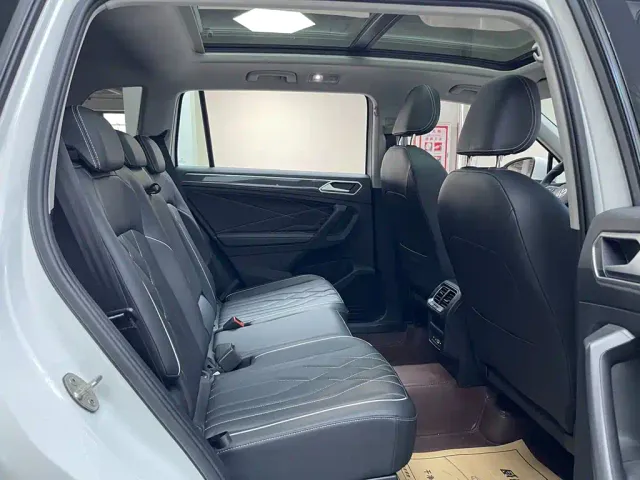 Volkswagen Tiguan L — Фото автомобиля 13