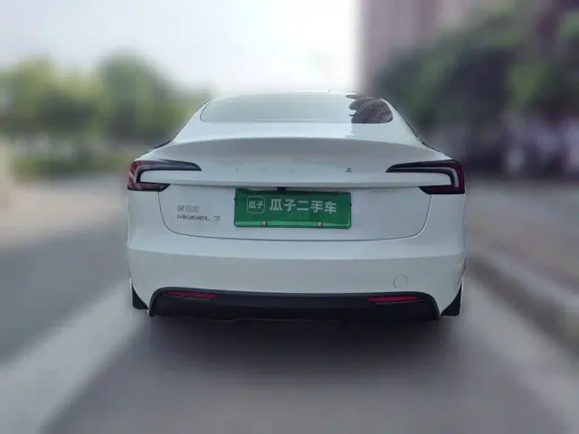 Tesla Model 3 — Фото автомобиля 3