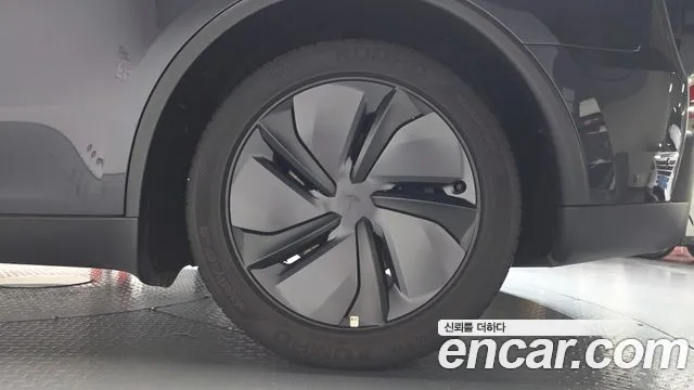 Tesla Model Y — Фото автомобиля 20
