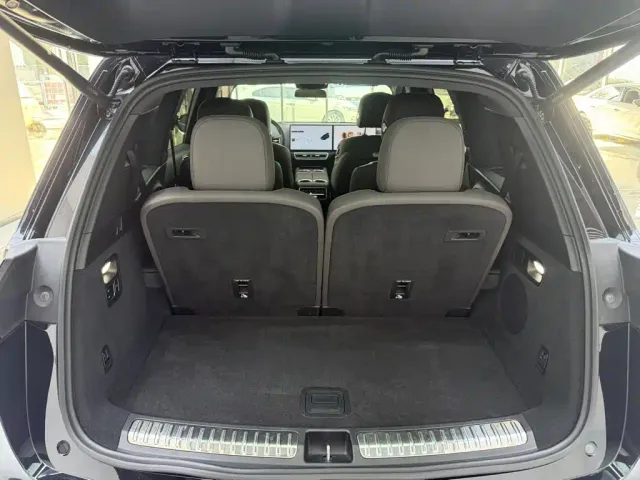 Li Auto L8 — Фото автомобиля 10