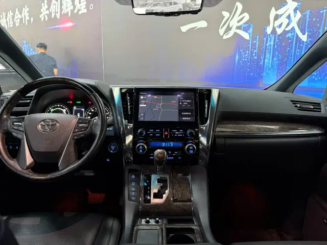 Toyota Vellfire — Фото автомобиля 7