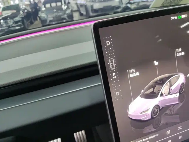 Tesla Model 3 — Фото автомобиля 13