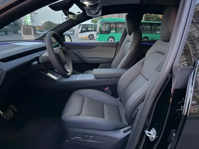 Tesla Model Y — Фото автомобиля 4