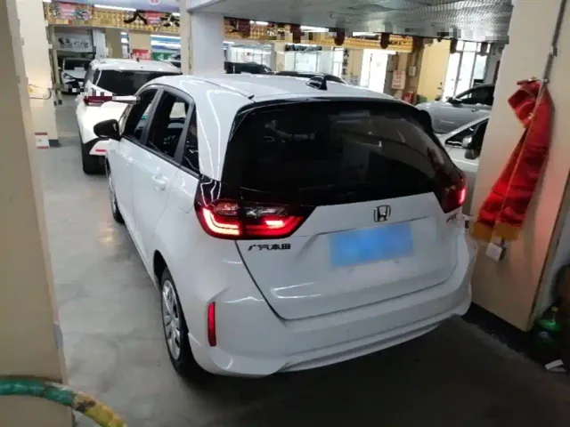 Honda Fit — Фото автомобиля 4