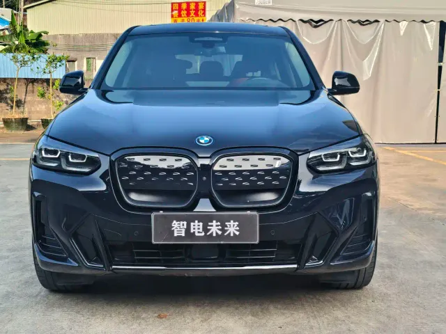 BMW iX3 — Фото автомобиля 4