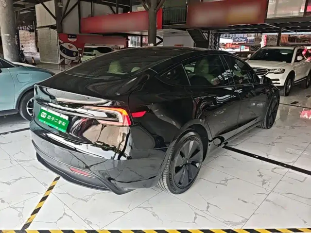 Tesla Model 3 — Фото автомобиля 6