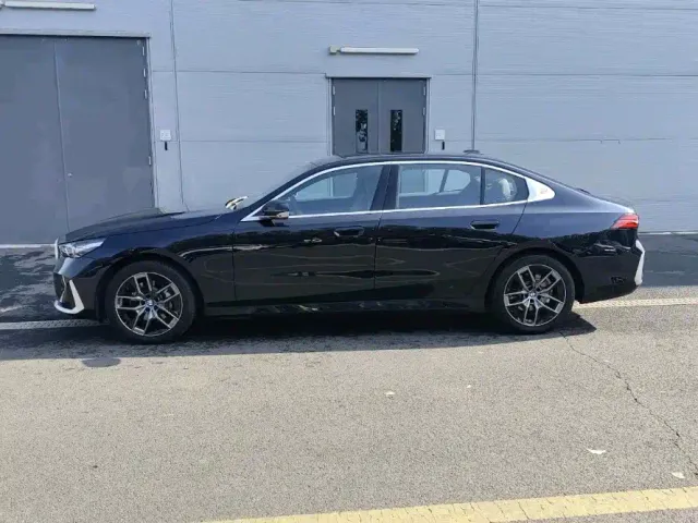 BMW 5 Series — Фото автомобиля 2