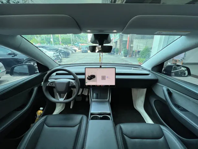 Tesla Model Y — Фото автомобиля 7