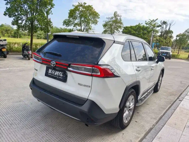 Toyota Wildlander — Фото автомобиля 8