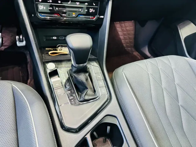 Volkswagen Tiguan L — Фото автомобиля 12