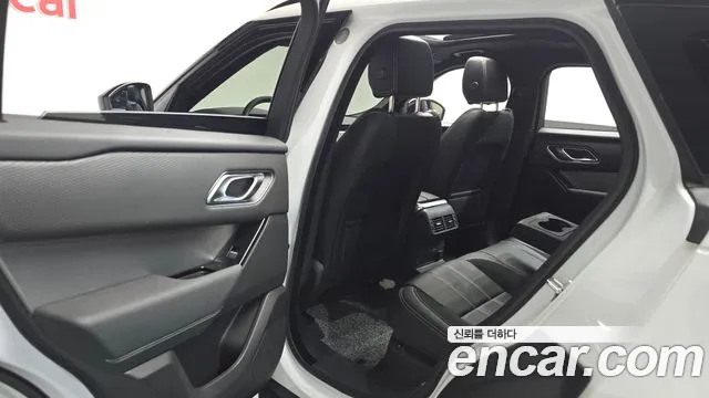 Land Rover Range Rover Velar Range Rover Velar 2.0 P250 R-Dynamic SE — Фото автомобиля 18