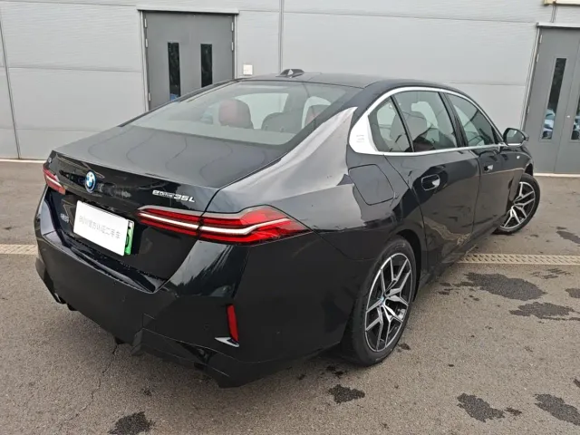 BMW BMW i5 2025 eDrive 35L M Sport Package — Фото автомобиля 5