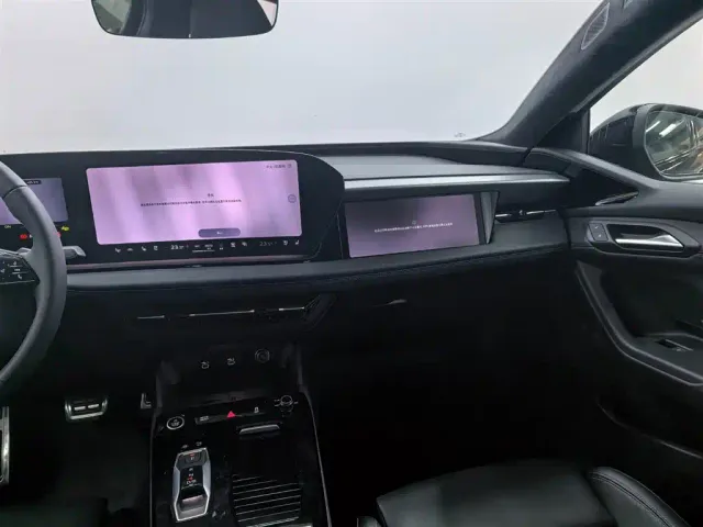 Audi A6L e-tron — Фото автомобиля 13