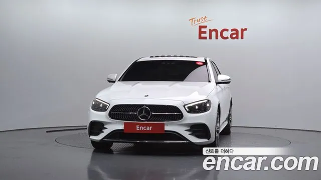 Mercedes-Benz E-Class — Фото автомобиля 3