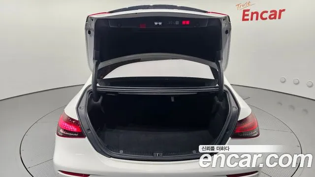 Mercedes-Benz E-Class — Фото автомобиля 17