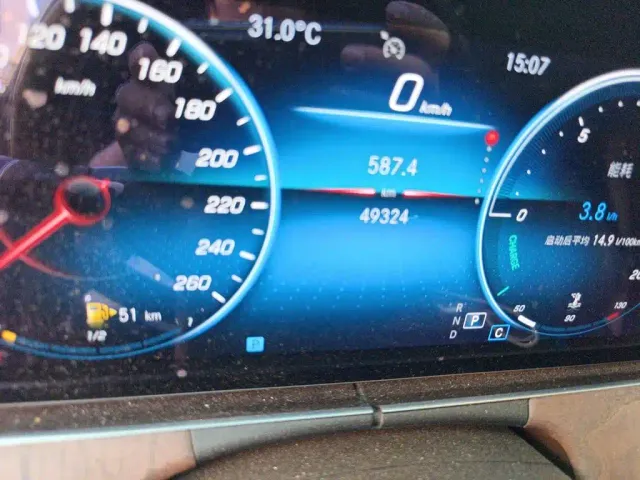 Mercedes-Benz E-Class — Фото автомобиля 8