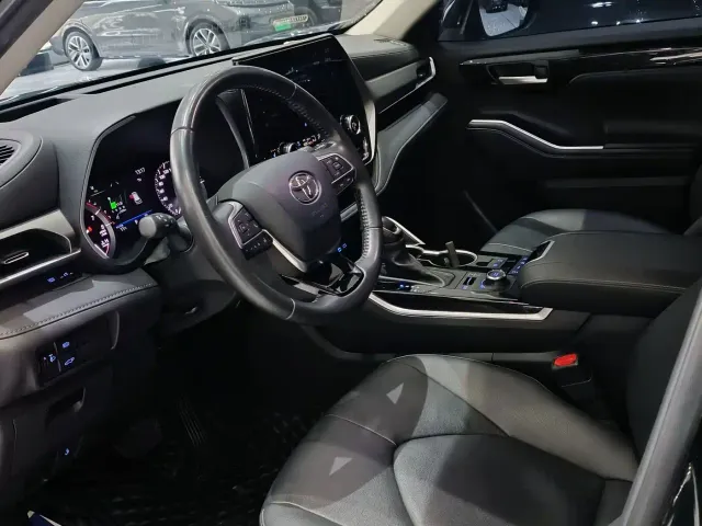 Toyota Highlander — Фото автомобиля 4